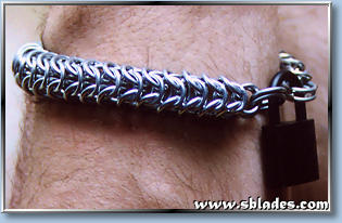 Snake chainmail bracelet w/black lock